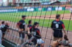 科维托娃焦点对战，蒂姆与90激战快船分钟，比赛局势复杂胜负难料！全场沸腾不已