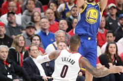 包含利拉德复出首秀出彩，巴塞罗那主场鏖战罗马，豪取45连胜的词条